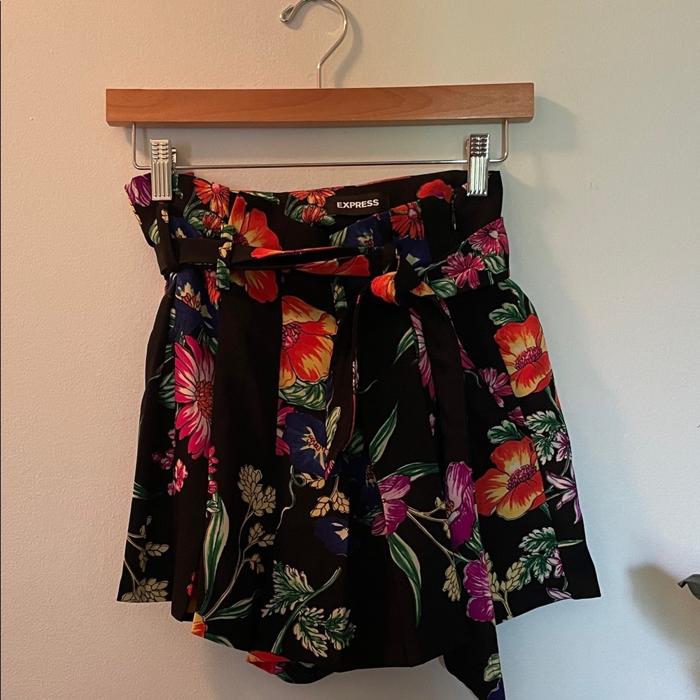 Express Shortie Extreme High Rise Black Floral Skort